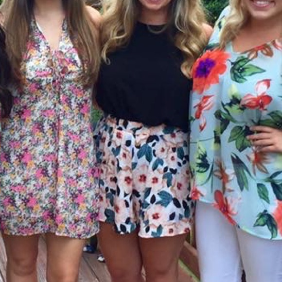 Show Me Your MuMu Floral High Waist Shorts - Black, Cream, Green - Picture 2 of 4